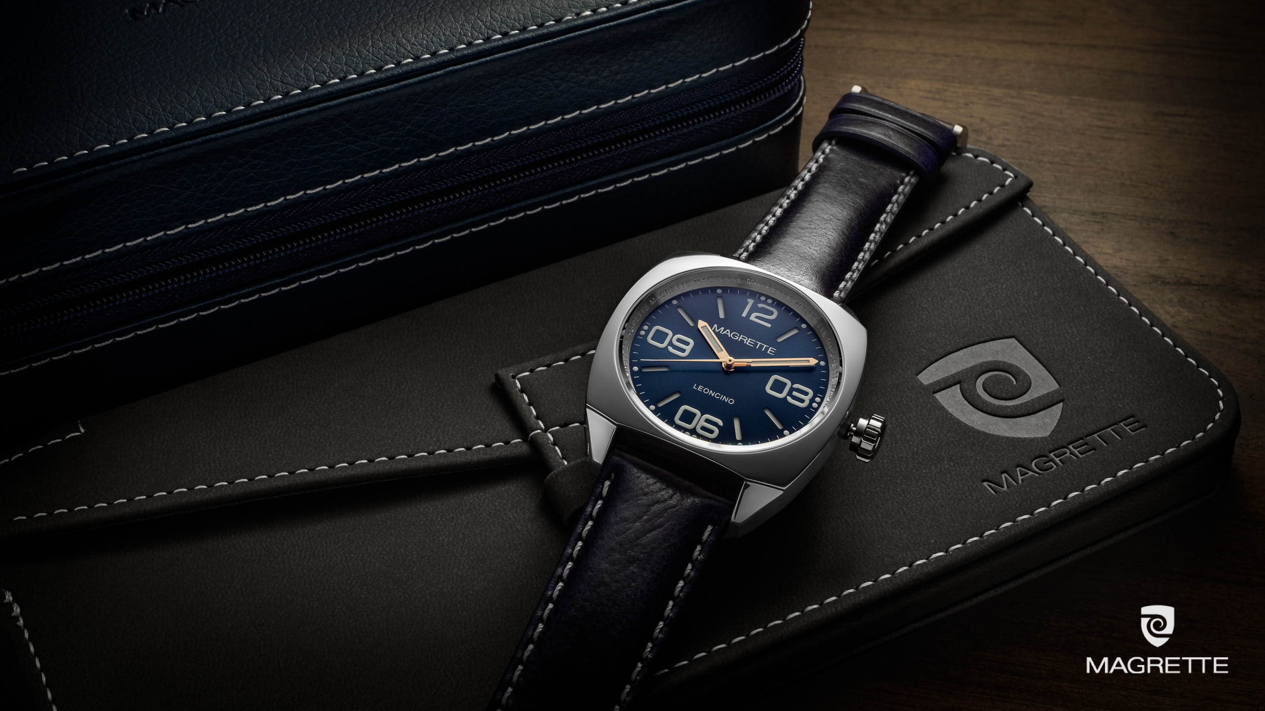 Magrette Timepeices -  travelcase blue Leo 